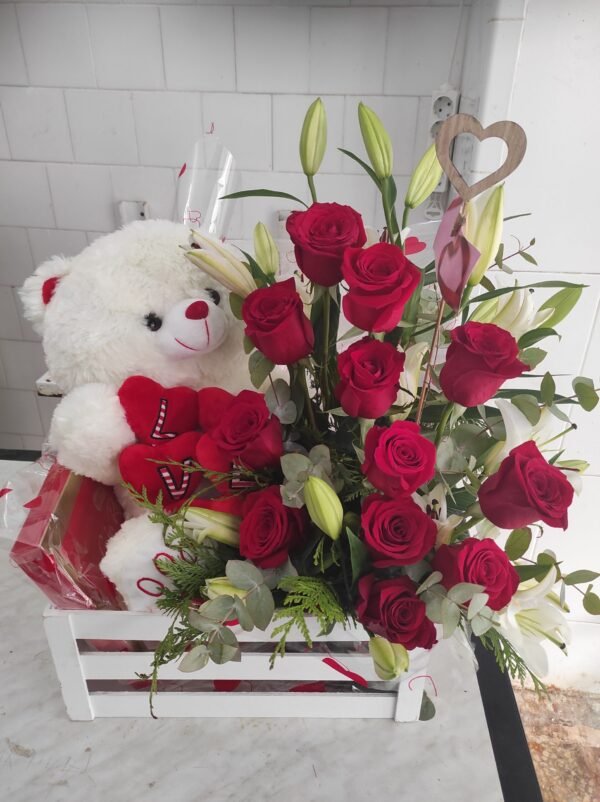 Centro de Rosas, peluche y bombones