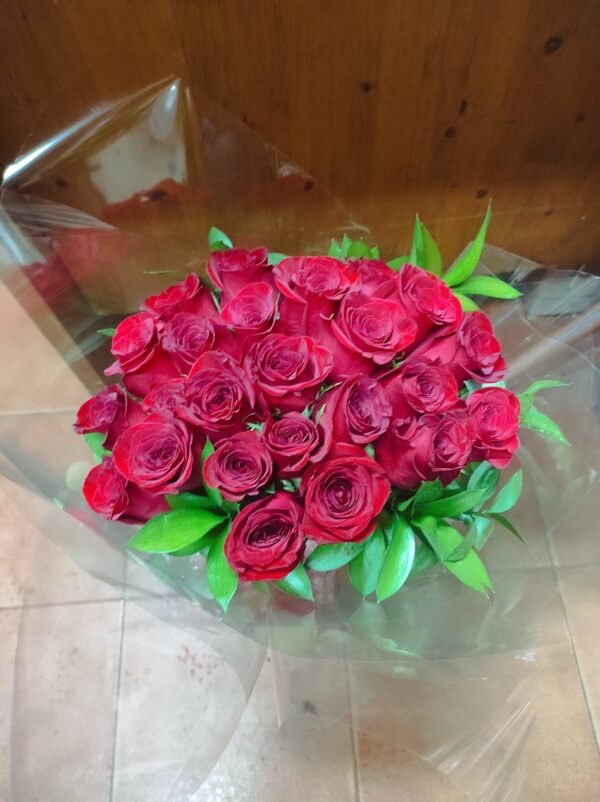 Ramo de 24 rosas rojas